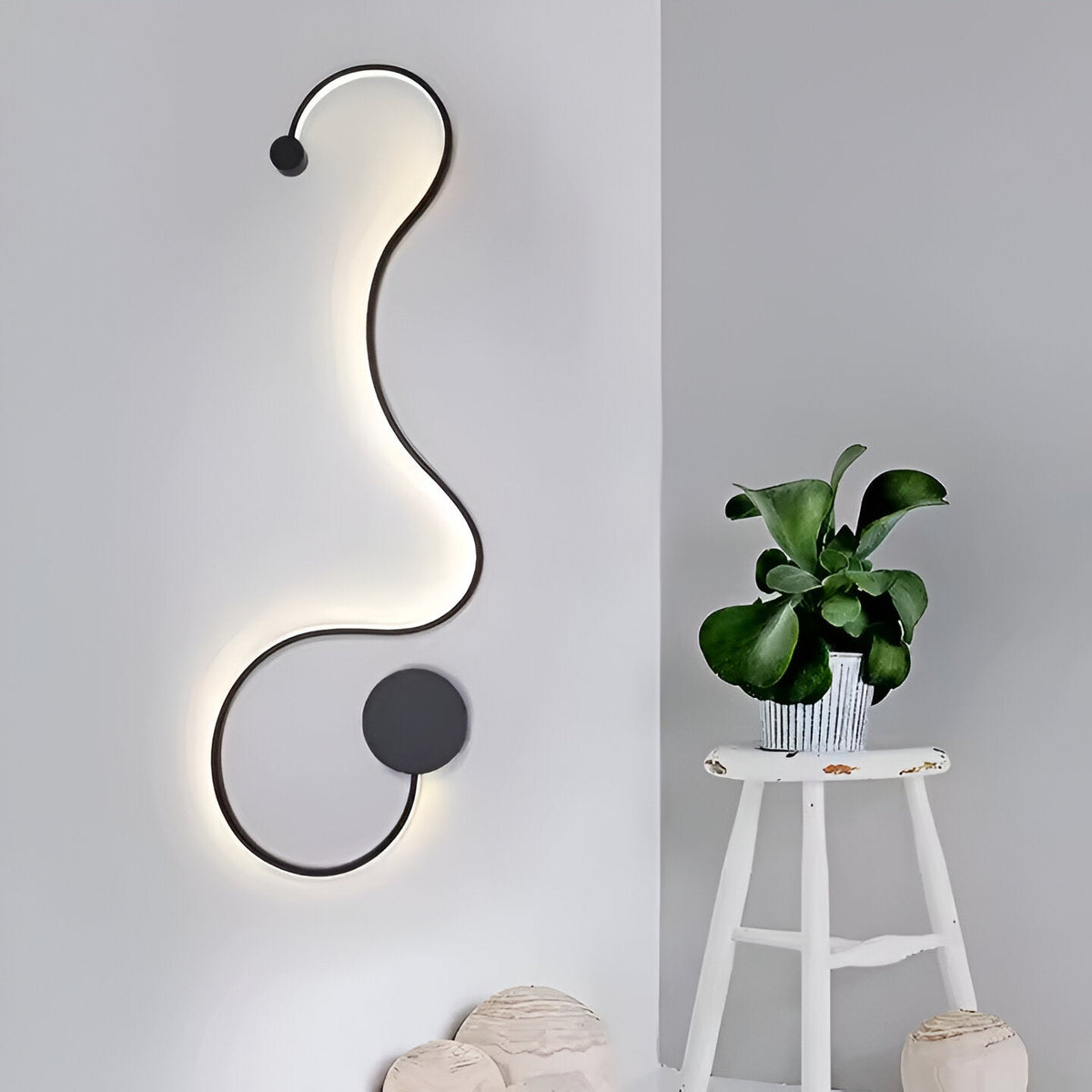 Aplica LED Delilah 36W Decorativa Lumina Rece/Calda/Neutra Metal si SIlicon Negru