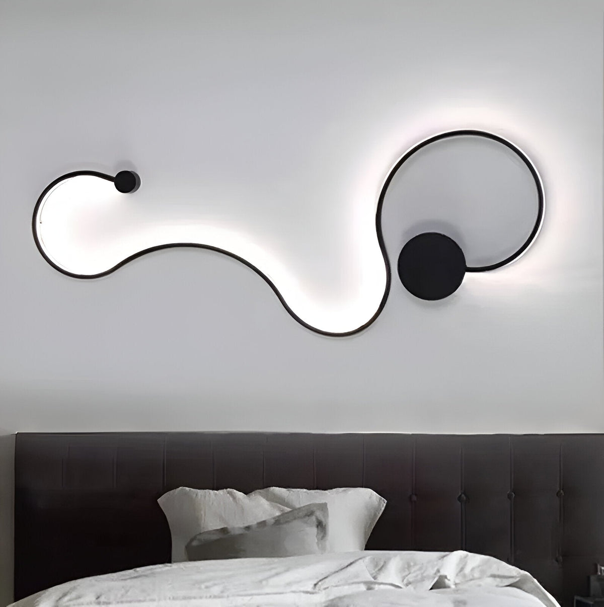 Aplica LED Delilah 36W Decorativa Lumina Rece/Calda/Neutra Metal si SIlicon Negru