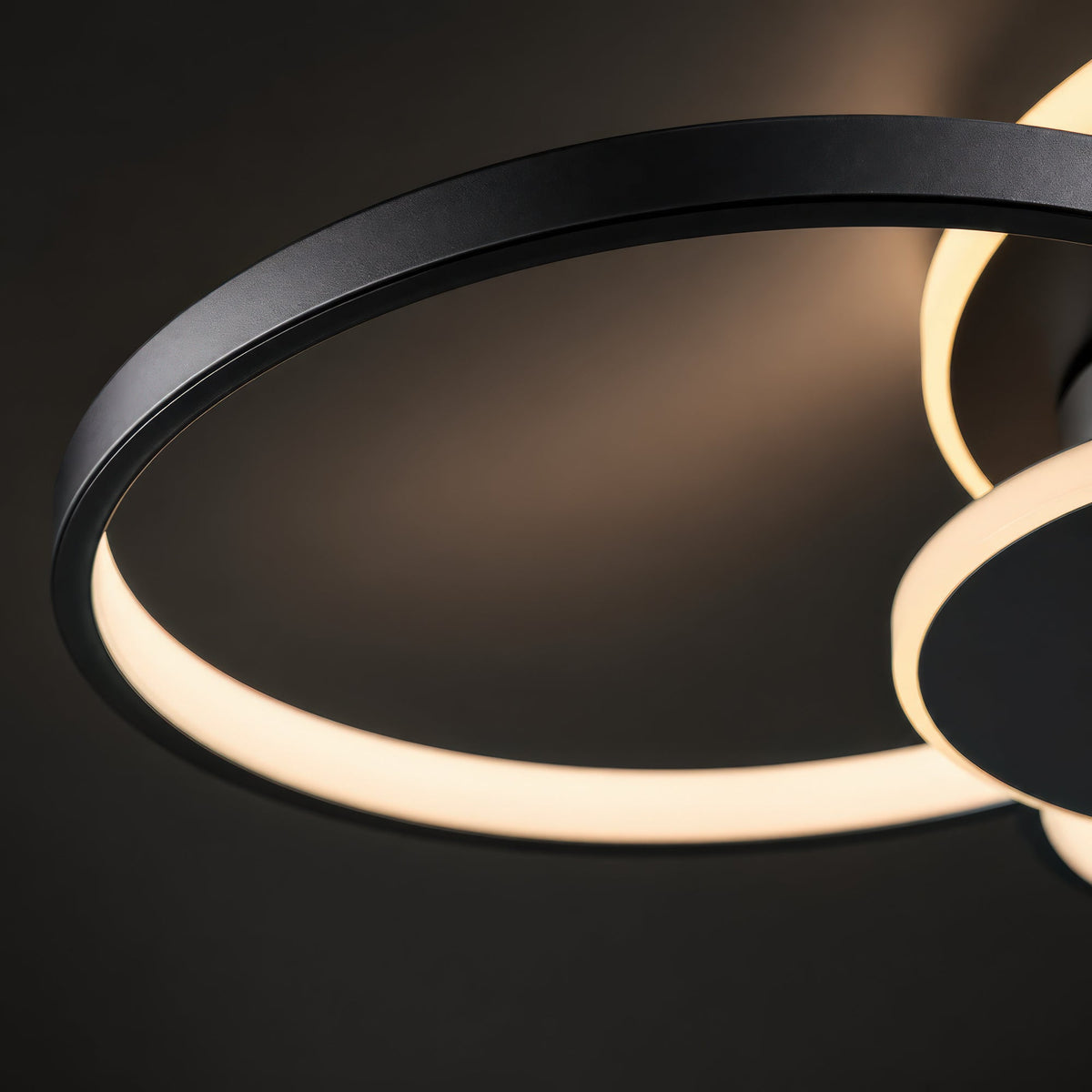 LED luster s diaľkovým ovládačom KILLIAN 80W, 4 kruhy, studené/teplé/neutrálne svetlo, stm dimovateľný, čierny-biela farba, imaginea 2